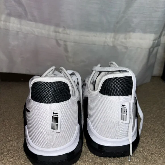 Nike Men's White and Black Athletic Shoes - Picture 2 of 6